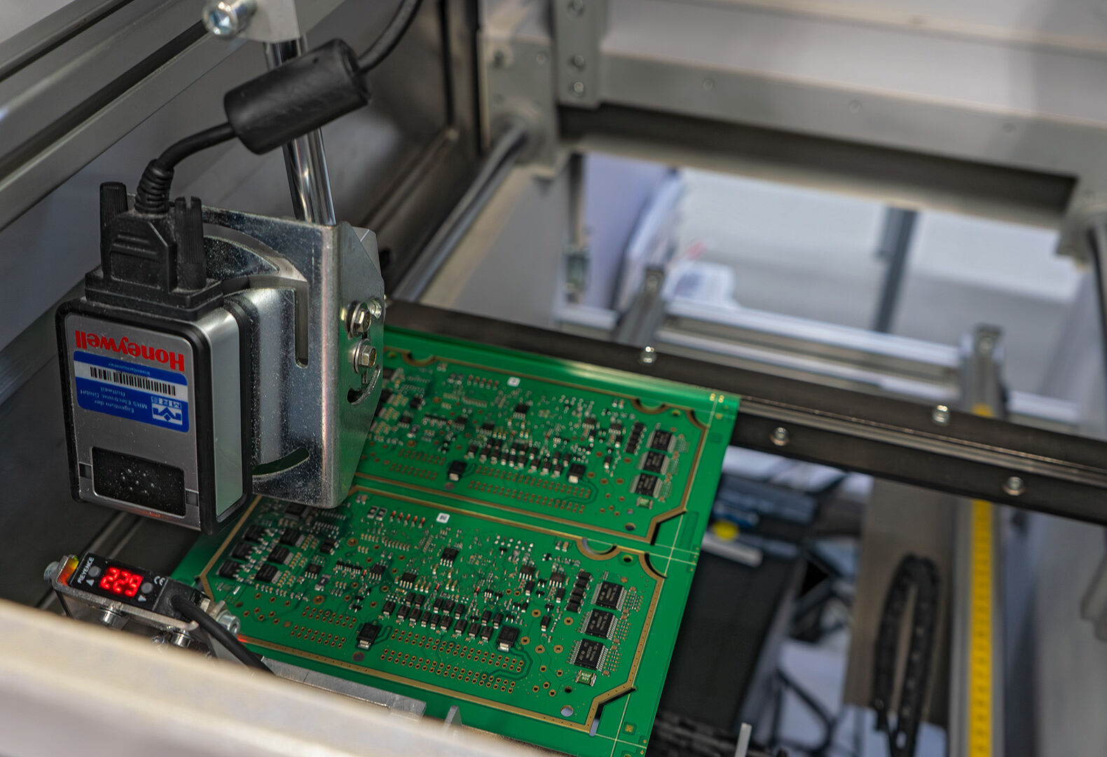 image.title Product labeling station