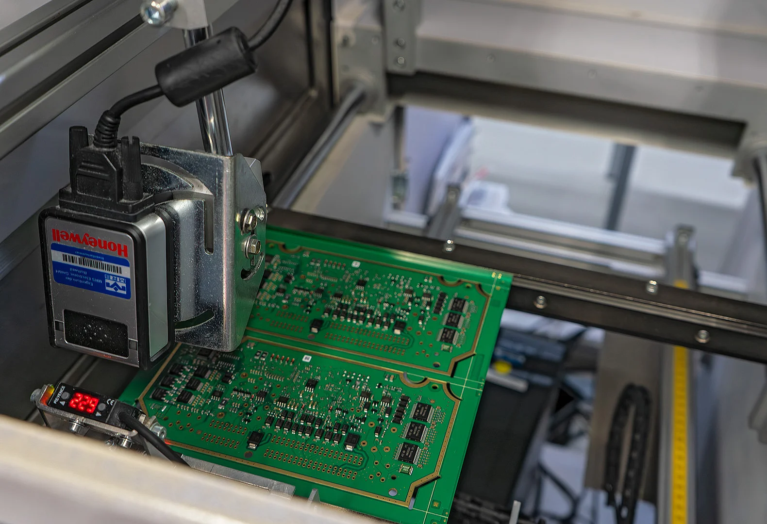 image.title Product labeling station