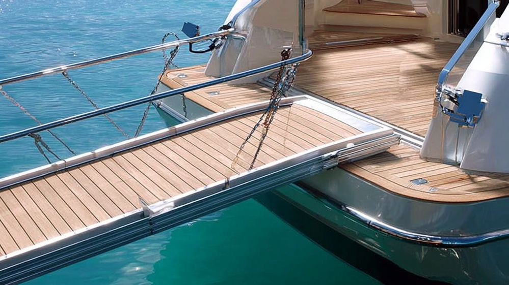 Boat hydraulic control 